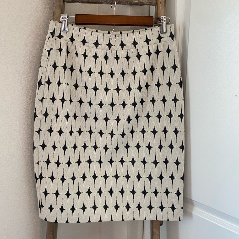 NWOT - Renee C. - High Waisted Pencil Skirt - Size Large - Picture 2 of 3